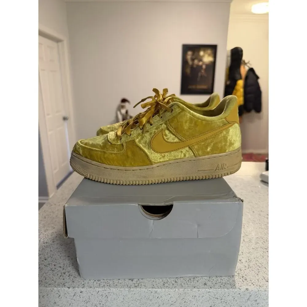 Nike size 5y
